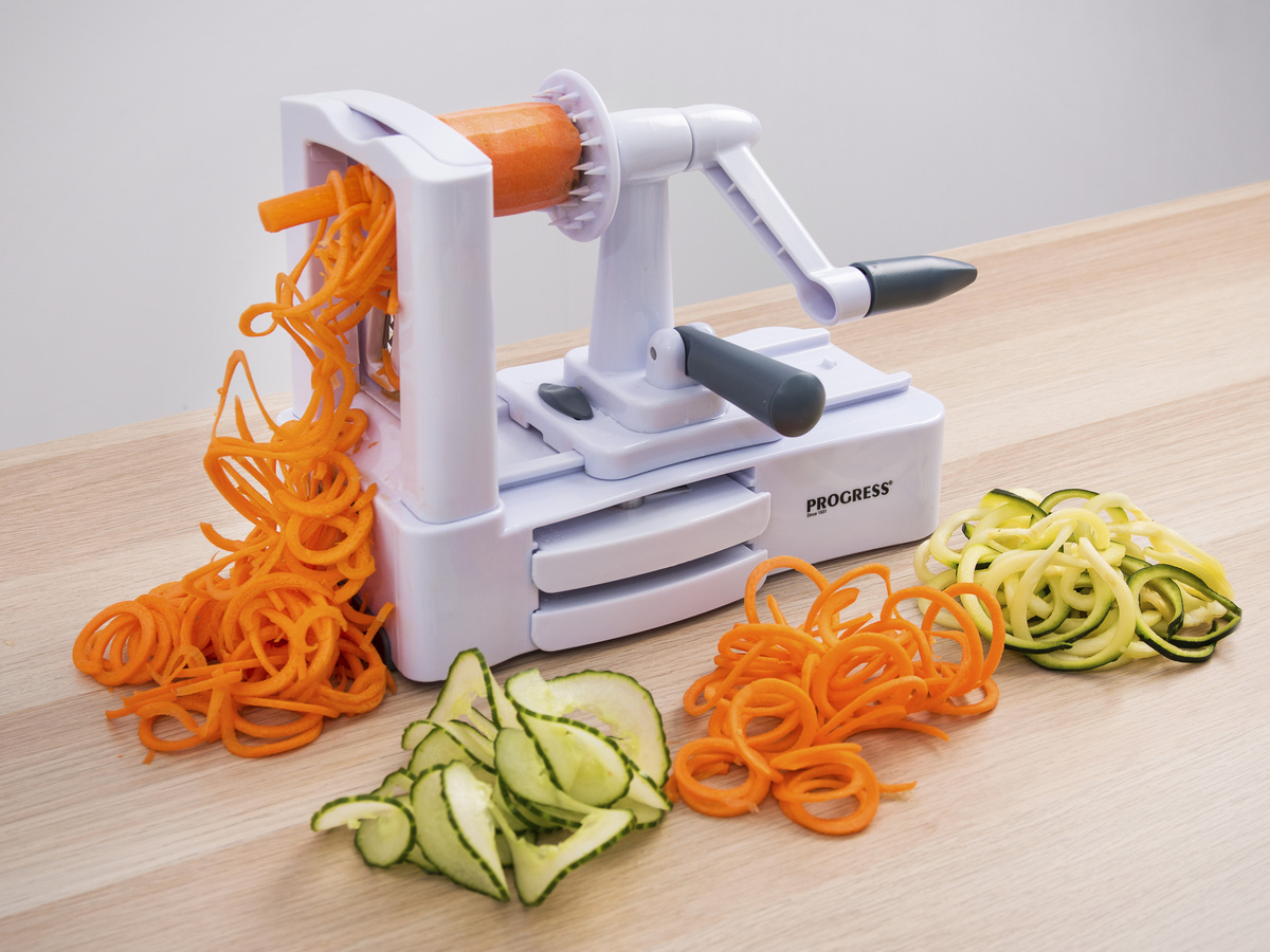 How to Use a Spiralizer - GetFitWithLeyla 